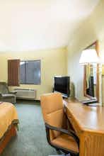 Hotel Super 8 by Wyndham Colby photo 2