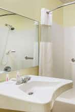 Hotel Super 8 by Wyndham Colby photo 4