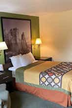 Hotel Super 8 by Wyndham Colby photo 1