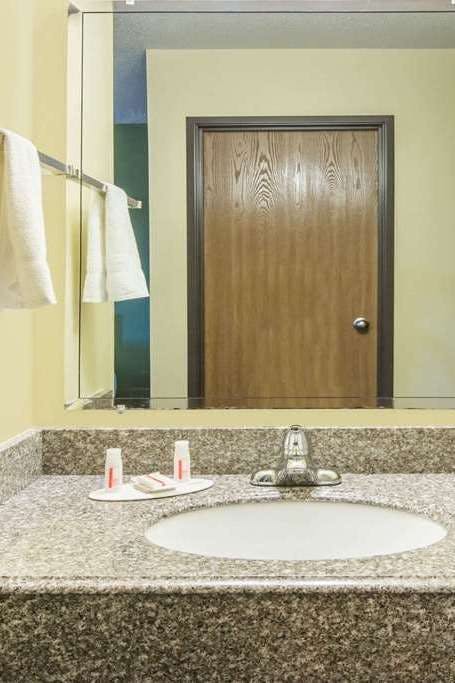 Hotel Super 8 by Wyndham Colby photo 5