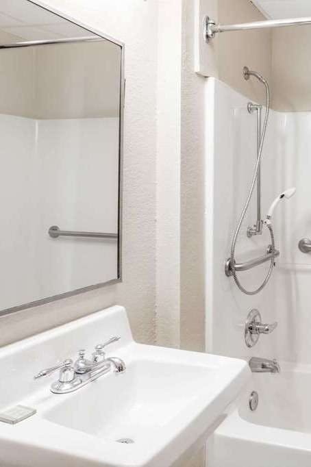 Hotel Super 8 by Wyndham Harrisburg photo 2