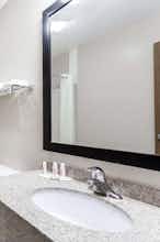 Hotel Super 8 by Wyndham Harrisburg photo 1