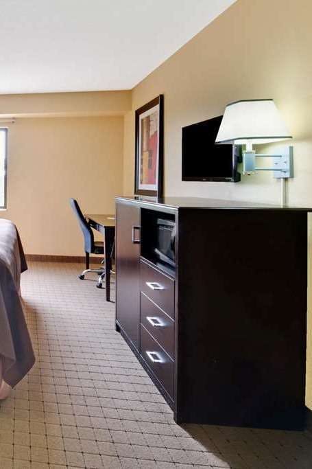 Hotel Days Inn And Suites DeSoto photo 2