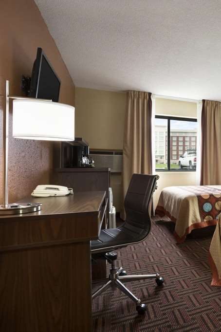 Hotel Super 8 by Wyndham Mt. Vernon IL photo 3