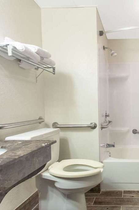 Hotel Days Inn by Wyndham Fond du Lac photo 5