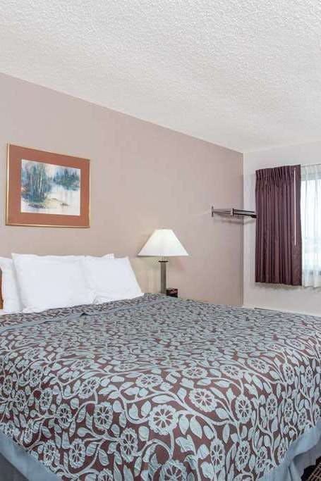 Hotel Days Inn by Wyndham Fond du Lac photo 1