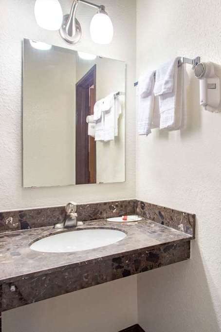 Hotel Days Inn by Wyndham Fond du Lac photo 4