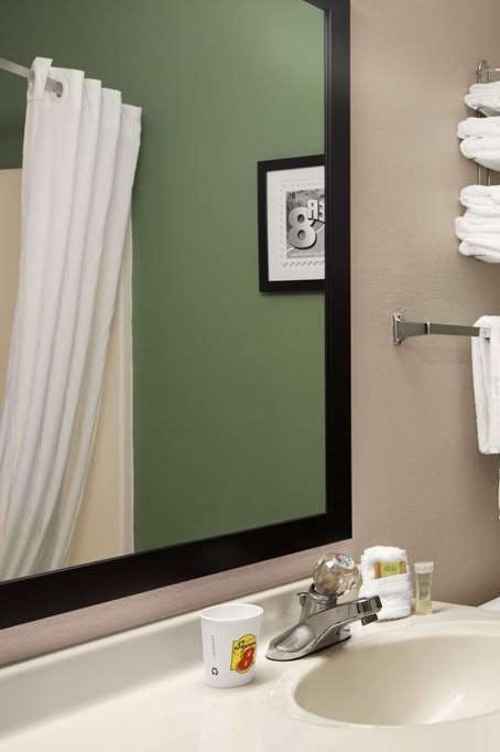 Hotel Super 8 by Wyndham Batesville photo 5