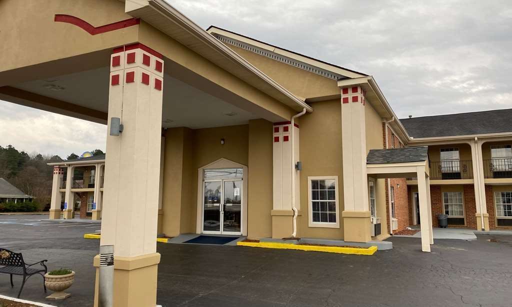 Super 8 by Wyndham Covington