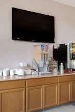 Hotel Super 8 by Wyndham Kansas City photo 3