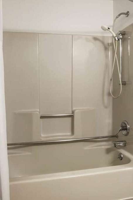 Hotel Days Inn & Suites by Wyndham Rochester Hills MI photo 5