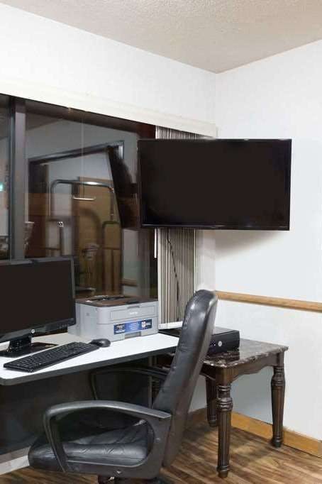 Hotel Howard Johnson Wichita Airport photo 5