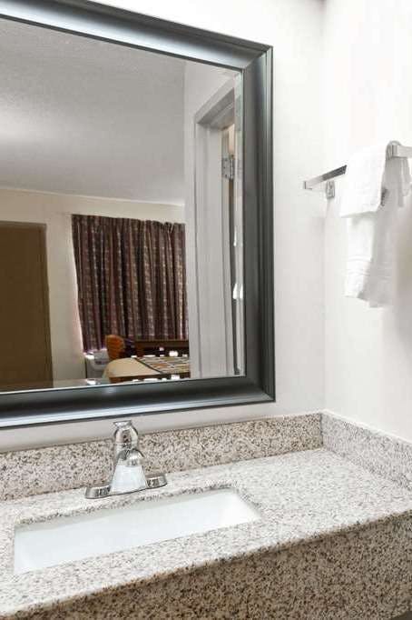 Hotel Super 8 Franklin Hwy 31 KY photo 4
