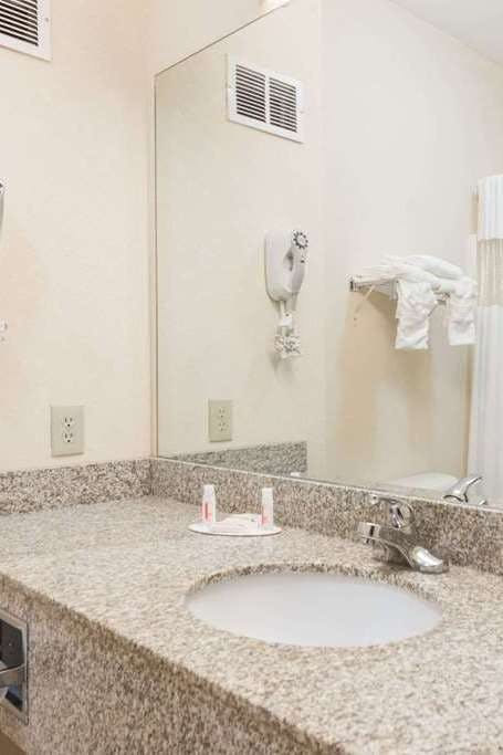 Hotel Super 8 by Wyndham St Robert Ft Leonard Wood Area photo 3