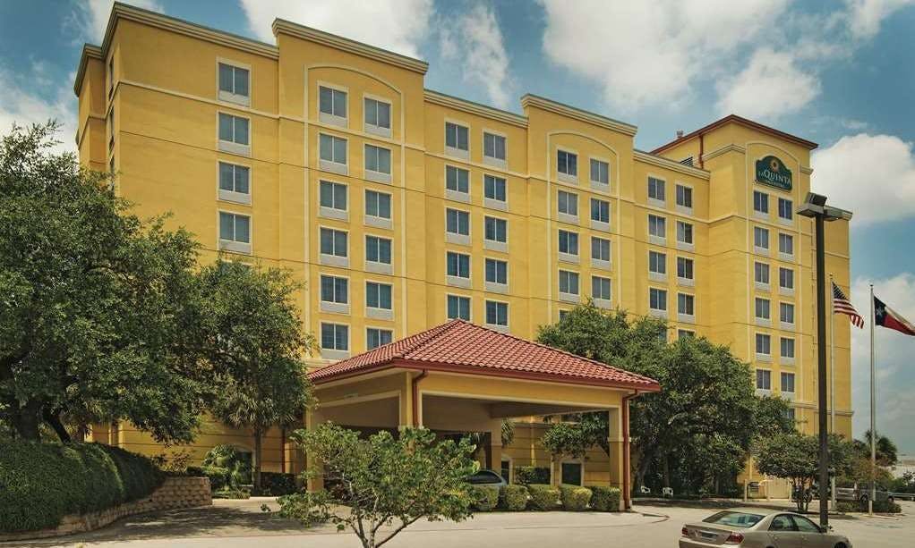 La Quinta Inn & Suites by Wyndham San Antonio Medical Ctr NW