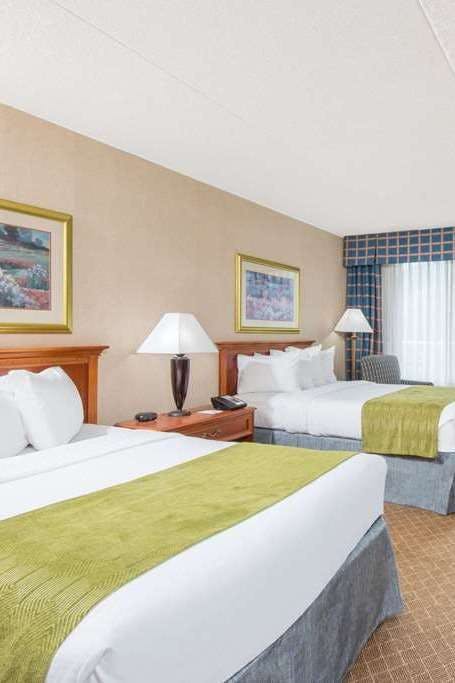 Hotel Ramada by Wyndham Cumberland Downtown photo 2