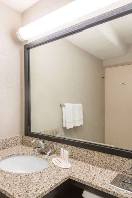 Hotel Ramada by Wyndham Cumberland Downtown photo 4