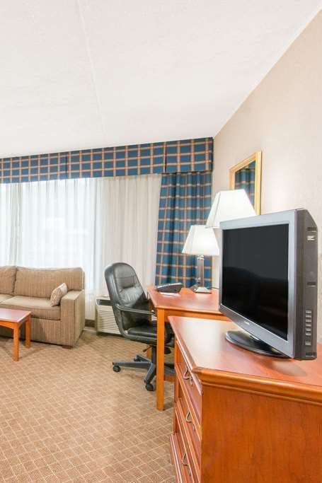 Hotel Ramada by Wyndham Cumberland Downtown photo 3