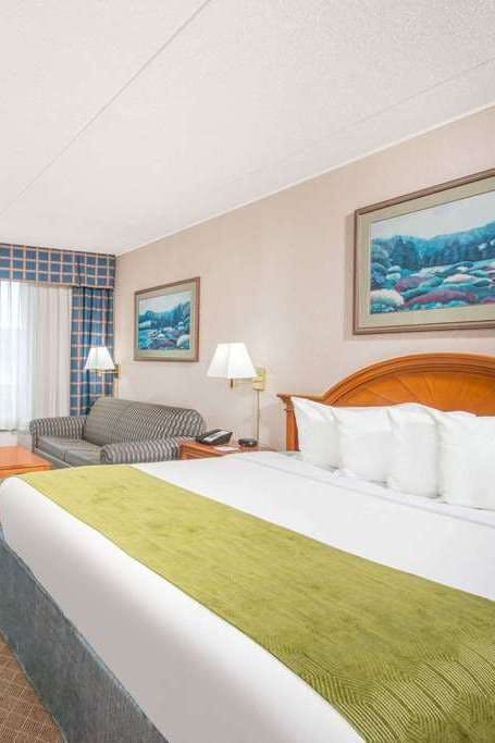 Hotel Ramada by Wyndham Cumberland Downtown photo 1