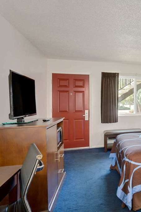 Hotel Super 8 by Wyndham Alturas photo 3