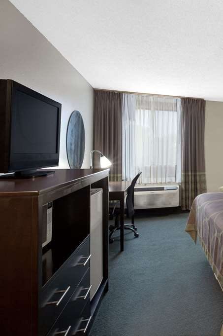 Hotel Super 8 by Wyndham Victoria/North/Mall Area photo 3