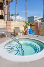 Hotel Super 8 by Wyndham Anaheim/Disneyland Drive photo 2