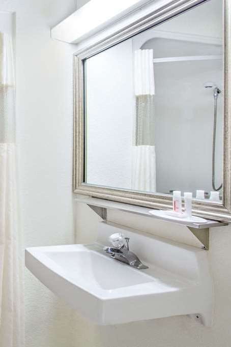 Hotel Baymont I S Green Bay photo 5