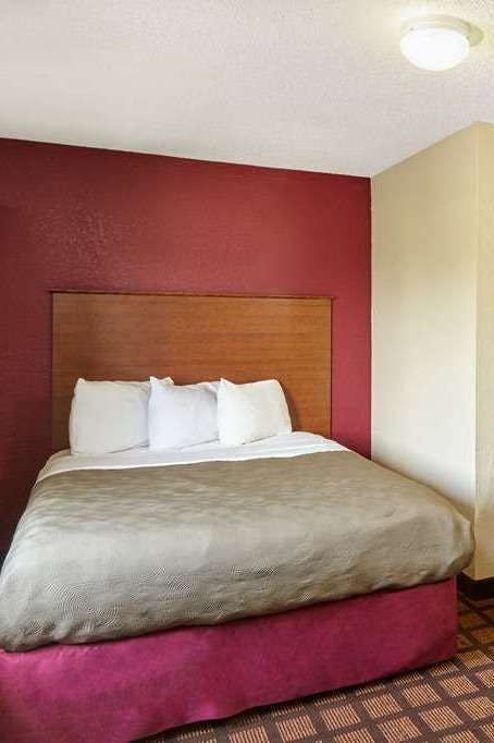 Hotel AmericInn Burlington photo 2