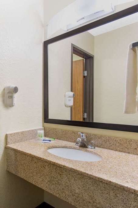 Hotel AmericInn Burlington photo 5