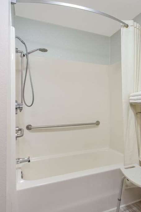 Hotel Super 8 Bedford photo 2