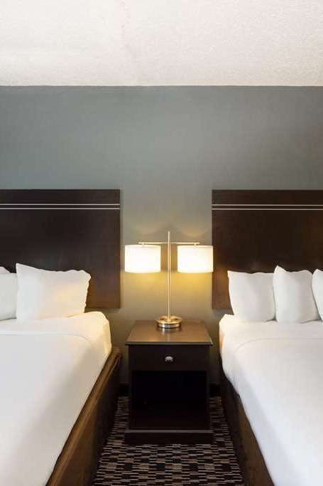 Hotel Wingate by Wyndham Gillette photo 2