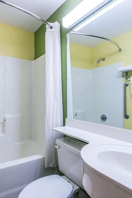 Hotel Microtel Inn & Suites by Wyndham Auburn photo 3