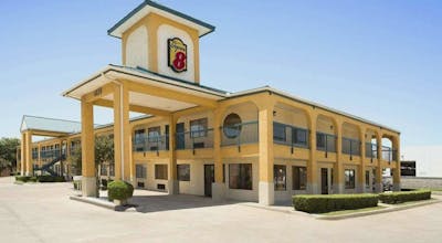 Super 8 by Wyndham Grand Prairie Southwest