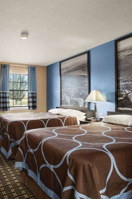 Hotel Super 8 by Wyndham Grand Prairie Southwest photo 2