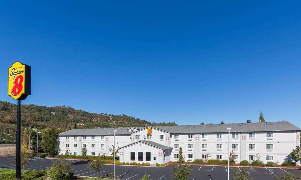 Super 8 by Wyndham Roseburg
