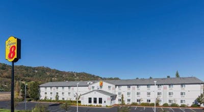 Super 8 by Wyndham Roseburg