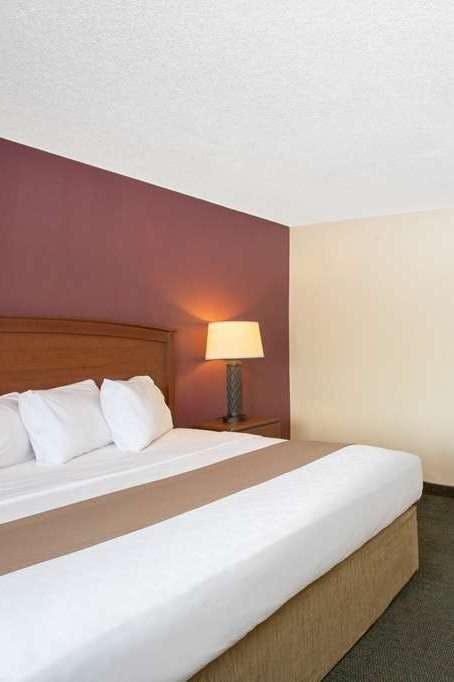 Hotel AmericInn by Wyndham Kearney photo 2