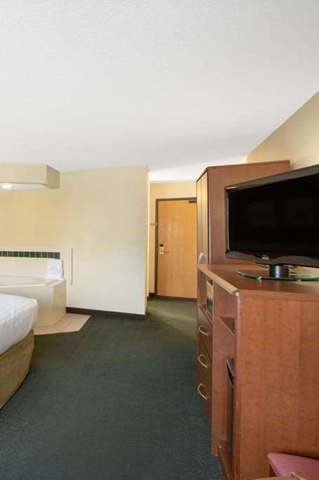 Hotel AmericInn by Wyndham Kearney photo 3