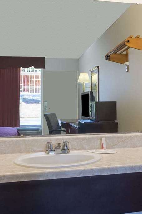 Hotel Days Inn by Wyndham Forsyth photo 2