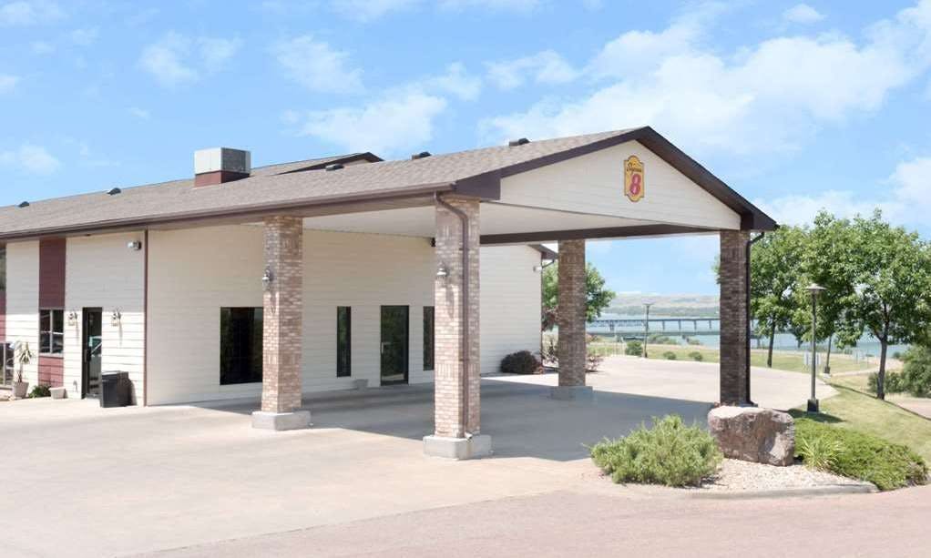 Super 8 by Wyndham Chamberlain SD