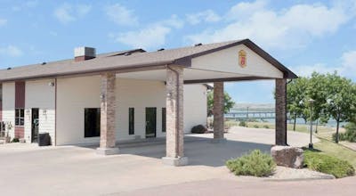 Super 8 by Wyndham Chamberlain SD