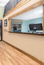 Hotel Super 8 by Wyndham Chamberlain SD photo 4