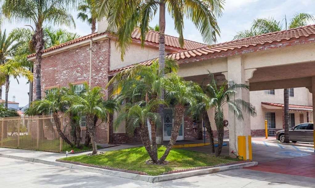 Days Inn and Suites South Gate