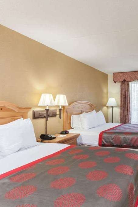 Hotel Ramada by Wyndham Lebanon photo 1