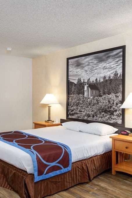 Hotel Super 8 by Wyndham Susanville photo 1