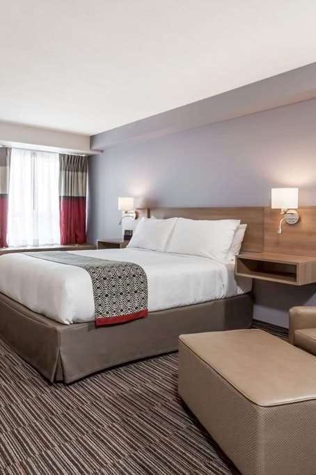 Hotel Microtel by Wyndham Casselman photo 1