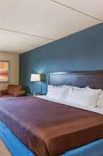 Hotel AmericInn Monmouth photo 2