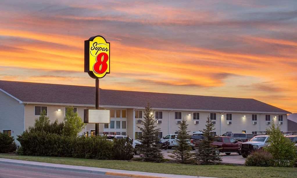 Super 8 by Wyndham Lewistown