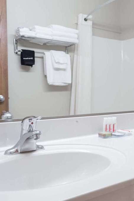 Hotel Super 8 by Wyndham Lewistown photo 5