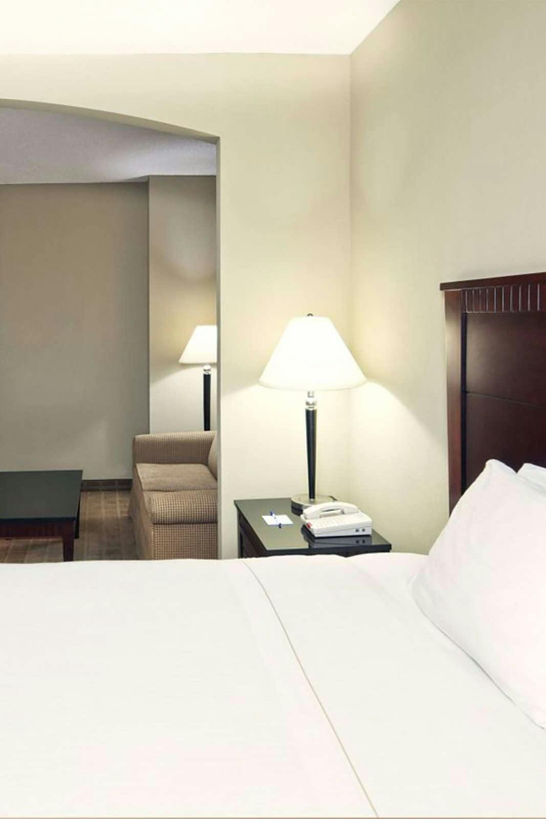 Hotel Holiday Inn Express Hotel & Suites Shawnee I-40 photo 1